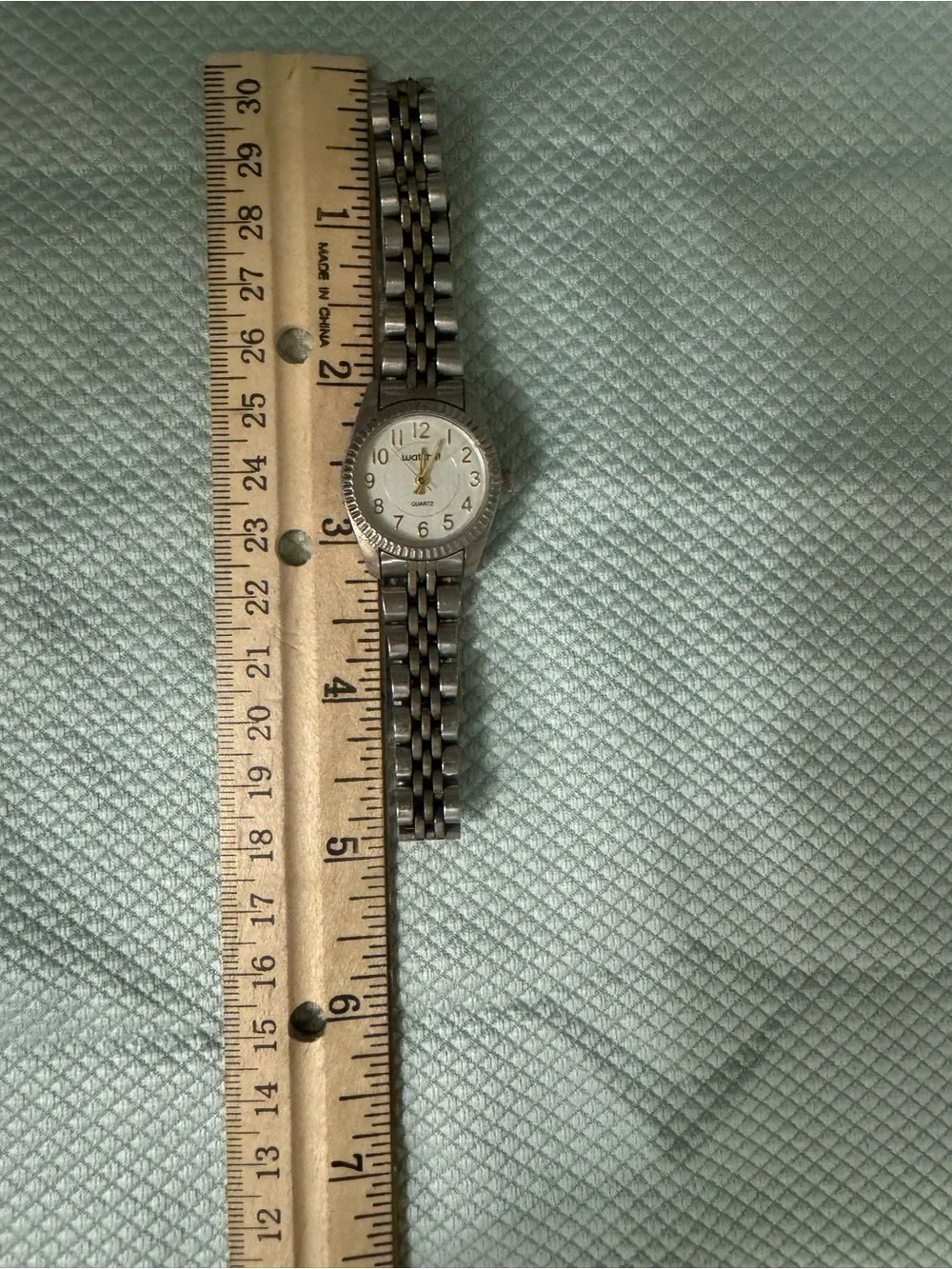 Watch It Unisex Silver-Tone Quartz Wristwatch with Easy-Read Dial